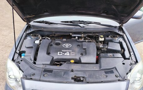 Toyota Avensis III рестайлинг, 2004 год, 1 000 000 рублей, 6 фотография