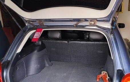 Toyota Avensis III рестайлинг, 2004 год, 1 000 000 рублей, 3 фотография