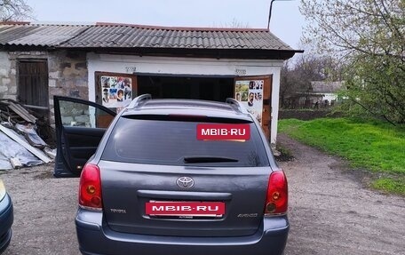 Toyota Avensis III рестайлинг, 2004 год, 1 000 000 рублей, 8 фотография