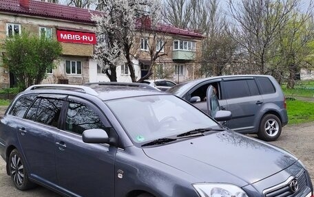 Toyota Avensis III рестайлинг, 2004 год, 1 000 000 рублей, 11 фотография