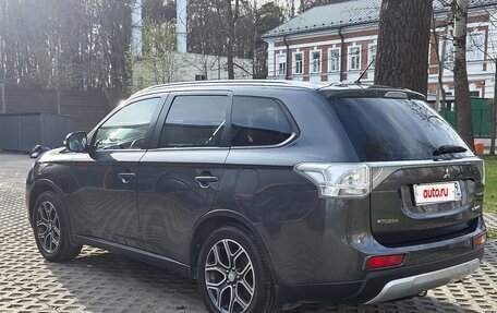 Mitsubishi Outlander III рестайлинг 3, 2014 год, 1 600 000 рублей, 3 фотография