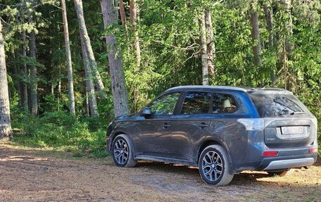 Mitsubishi Outlander III рестайлинг 3, 2014 год, 1 600 000 рублей, 6 фотография