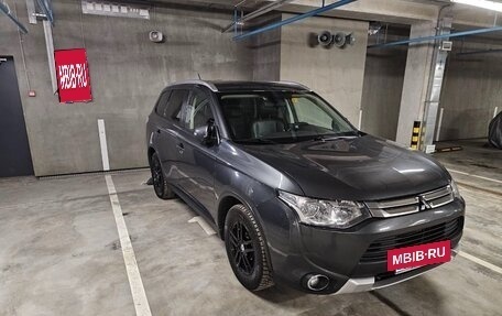 Mitsubishi Outlander III рестайлинг 3, 2014 год, 1 600 000 рублей, 7 фотография