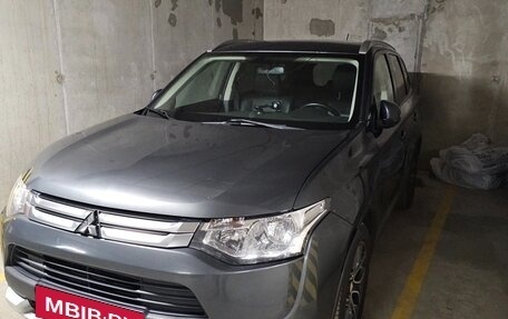Mitsubishi Outlander III рестайлинг 3, 2014 год, 1 600 000 рублей, 9 фотография
