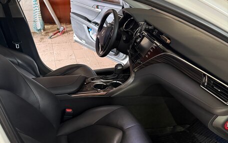 Toyota Camry, 2019 год, 2 200 000 рублей, 14 фотография