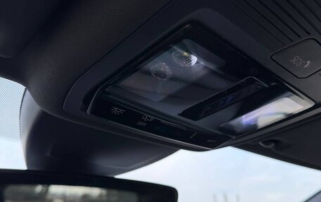 Volkswagen Golf R, 2021 год, 14 фотография