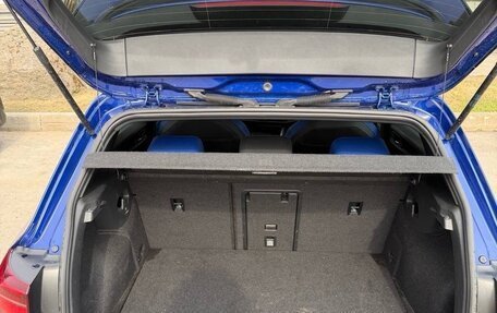 Volkswagen Golf R, 2021 год, 30 фотография