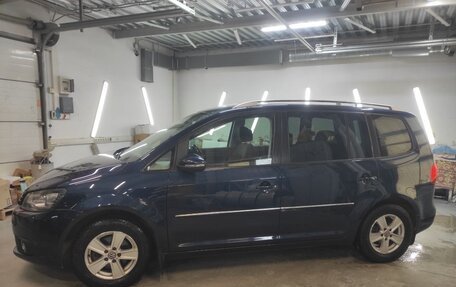 Volkswagen Touran III, 2012 год, 1 030 000 рублей, 2 фотография