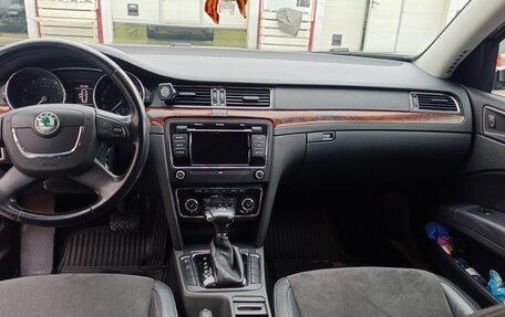 Skoda Superb III рестайлинг, 2011 год, 1 100 000 рублей, 5 фотография