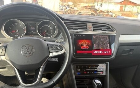 Volkswagen Tiguan II, 2021 год, 2 600 000 рублей, 3 фотография