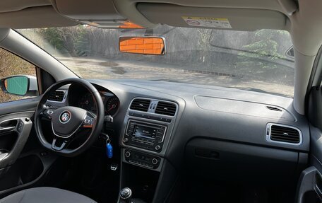 Volkswagen Polo VI (EU Market), 2016 год, 1 235 000 рублей, 17 фотография