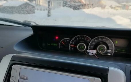 Toyota Noah III, 2013 год, 1 700 000 рублей, 5 фотография