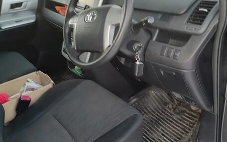 Toyota Noah III, 2013 год, 1 700 000 рублей, 2 фотография