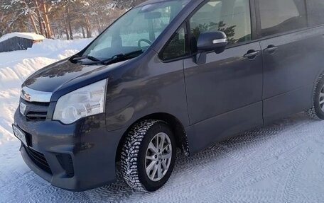Toyota Noah III, 2013 год, 1 700 000 рублей, 7 фотография
