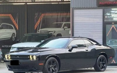 Dodge Challenger III рестайлинг 2, 2017 год, 1 950 000 рублей, 1 фотография