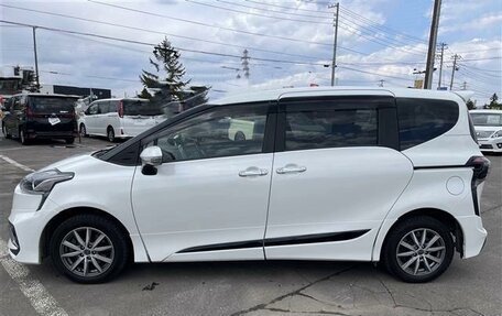 Toyota Sienta II, 2022 год, 1 170 000 рублей, 7 фотография