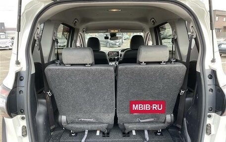 Toyota Sienta II, 2022 год, 1 170 000 рублей, 15 фотография