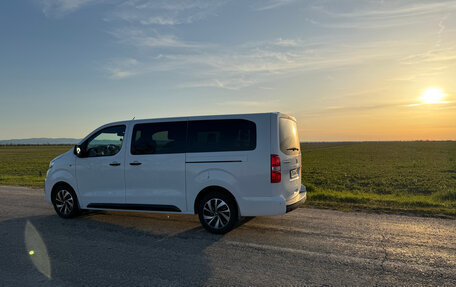 Peugeot Traveller I, 2022 год, 3 350 000 рублей, 37 фотография