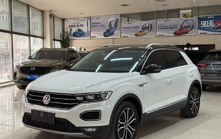 Volkswagen T-Roc I, 2022 год, 1 760 000 рублей, 1 фотография
