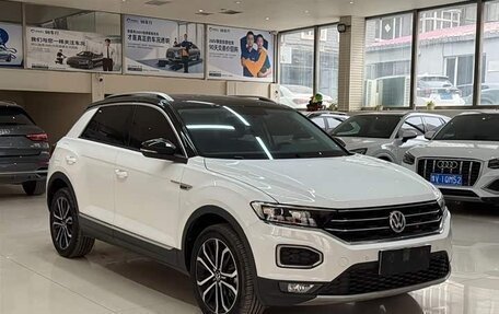 Volkswagen T-Roc I, 2022 год, 1 760 000 рублей, 3 фотография