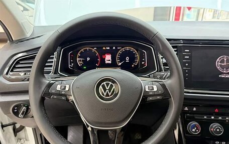 Volkswagen T-Roc I, 2022 год, 1 760 000 рублей, 11 фотография