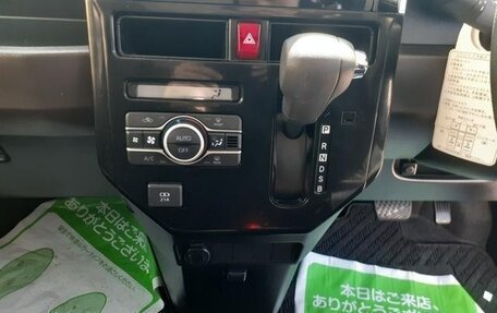 Toyota Roomy I, 2023 год, 755 000 рублей, 19 фотография