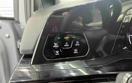 Volkswagen Golf VIII, 2022 год, 1 910 000 рублей, 9 фотография