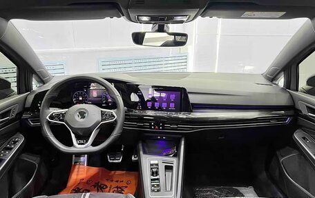 Volkswagen Golf VIII, 2022 год, 1 910 000 рублей, 15 фотография