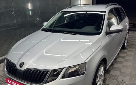 Skoda Octavia, 2017 год, 1 900 000 рублей, 2 фотография