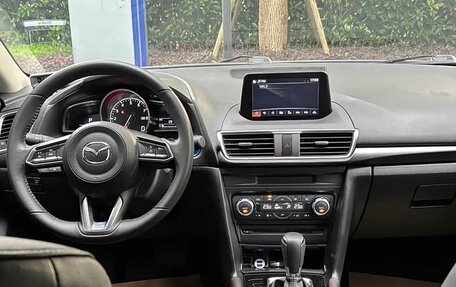 Mazda 3, 2019 год, 1 930 000 рублей, 9 фотография