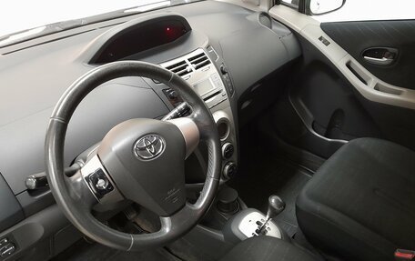 Toyota Yaris III рестайлинг, 2008 год, 617 000 рублей, 11 фотография