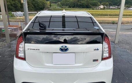 Toyota Prius, 2015 год, 1 295 000 рублей, 5 фотография