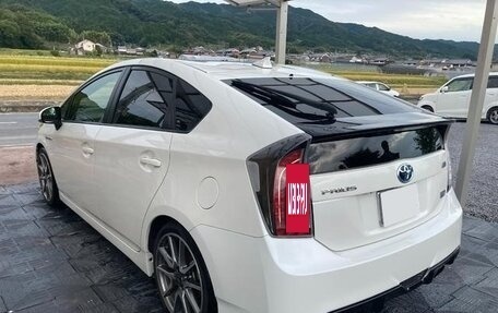 Toyota Prius, 2015 год, 1 295 000 рублей, 4 фотография