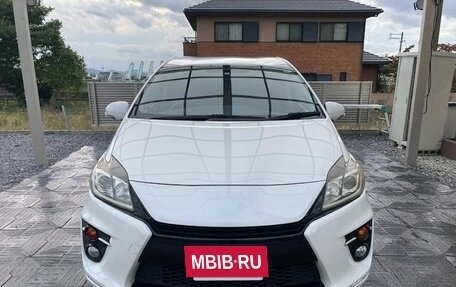 Toyota Prius, 2015 год, 1 295 000 рублей, 2 фотография