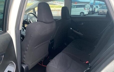 Toyota Prius, 2015 год, 1 295 000 рублей, 17 фотография