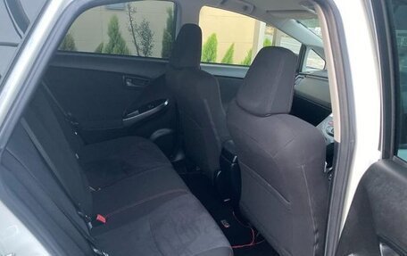 Toyota Prius, 2015 год, 1 295 000 рублей, 19 фотография