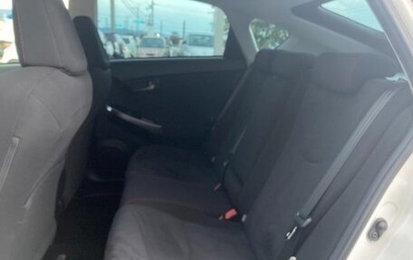 Toyota Prius, 2015 год, 1 295 000 рублей, 18 фотография