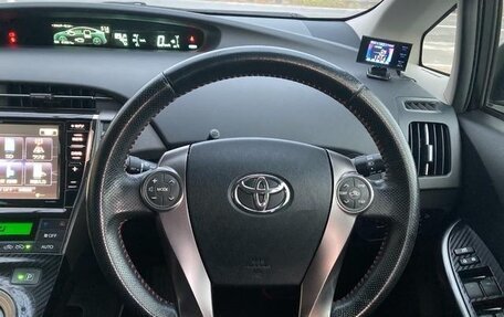 Toyota Prius, 2015 год, 1 295 000 рублей, 10 фотография