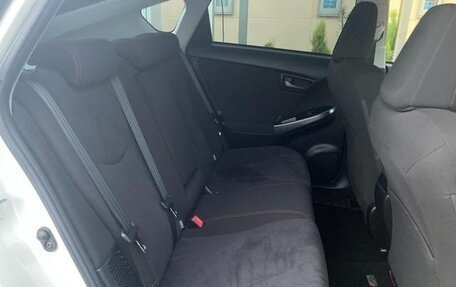 Toyota Prius, 2015 год, 1 295 000 рублей, 20 фотография