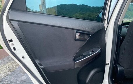 Toyota Prius, 2015 год, 1 295 000 рублей, 23 фотография