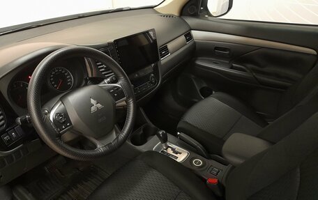 Mitsubishi Outlander III рестайлинг 3, 2013 год, 1 449 000 рублей, 10 фотография