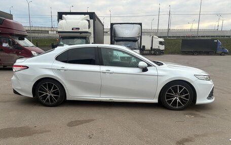 Toyota Camry, 2019 год, 1 950 000 рублей, 2 фотография