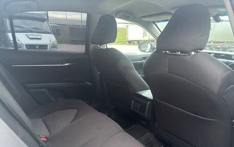 Toyota Camry, 2019 год, 1 950 000 рублей, 6 фотография