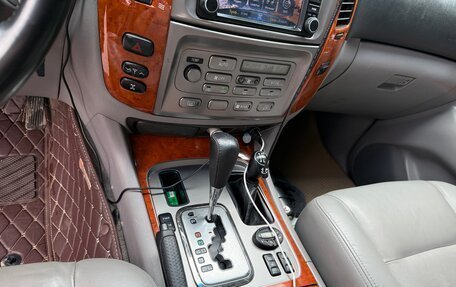 Toyota Land Cruiser 100 рестайлинг 2, 2006 год, 2 195 000 рублей, 16 фотография