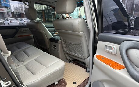 Toyota Land Cruiser 100 рестайлинг 2, 2006 год, 2 195 000 рублей, 10 фотография