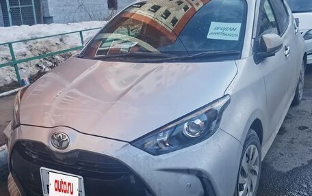 Toyota Yaris, 2021 год, 1 500 000 рублей, 3 фотография