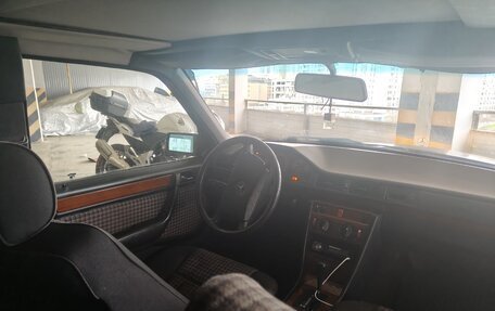 Mercedes-Benz E-Класс, 1992 год, 410 000 рублей, 12 фотография