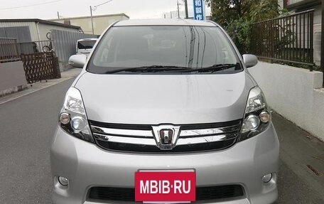 Toyota ISis I, 2011 год, 950 000 рублей, 2 фотография