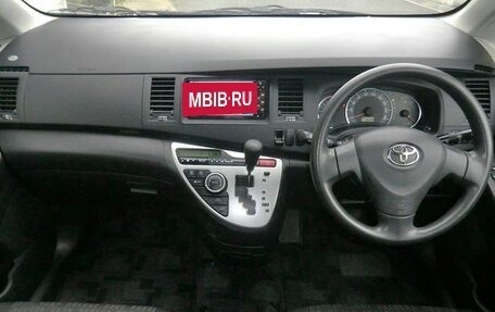 Toyota ISis I, 2011 год, 950 000 рублей, 7 фотография