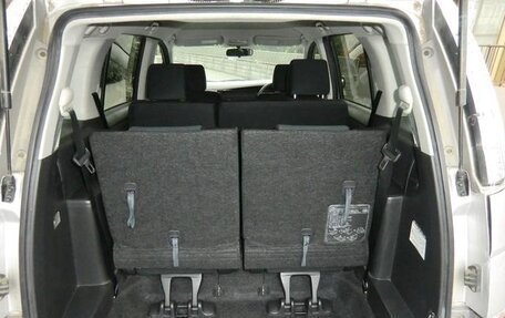 Toyota ISis I, 2011 год, 950 000 рублей, 12 фотография